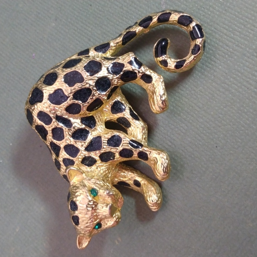 Leopard Spotted Cat Brooch Pin